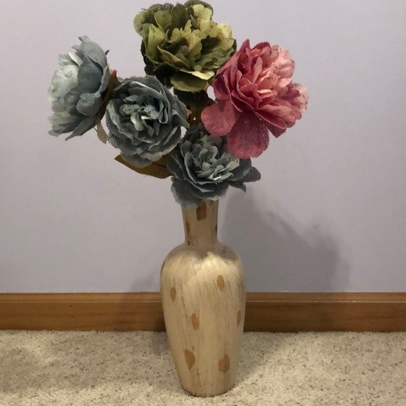 Kirklands Other - Metal fluted vase with fabric flowers